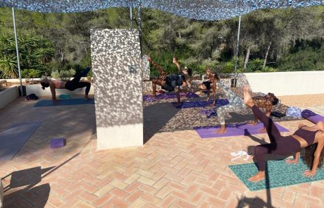 3-legged table-top OmEstacion Oct20